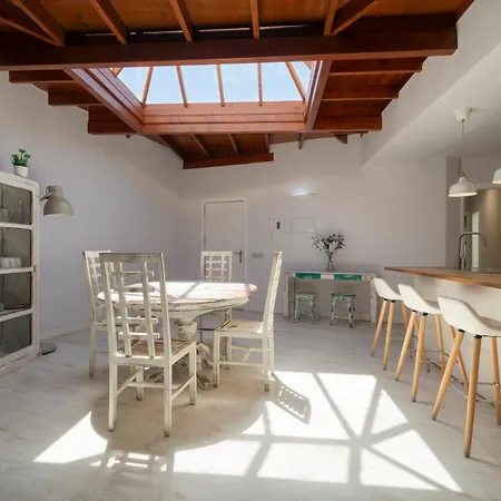 Дом отдыха Lanzahost Casa Sunny Seafront Коста-Тегисе