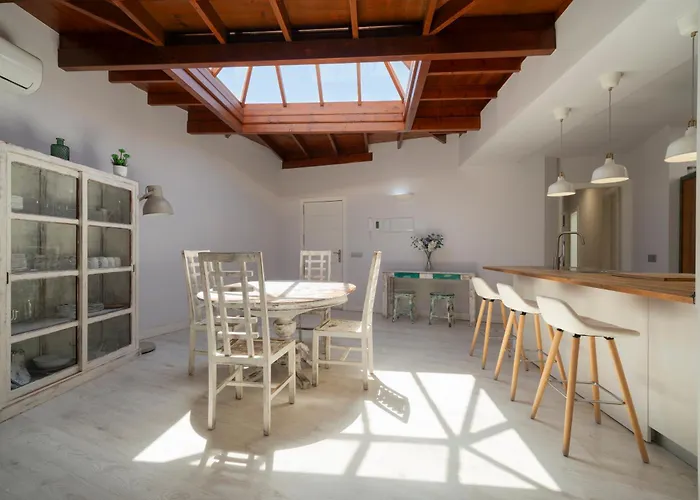 Дом отдыха Lanzahost Casa Sunny Seafront Коста-Тегисе