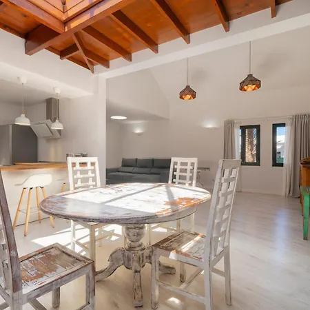 Lanzahost Casa Sunny Seafront 펜션